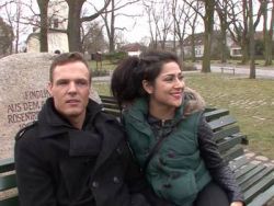 Der potente Typ wichst ihr seine riesige Ladung Sperma mitten ins Gesicht