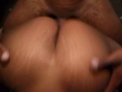 Das dunkle Girl bekommt den Blowjob ihres Lebens