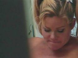 Blondes Luder lässt sich extrem in den Anus ficken