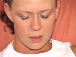 Die geile blonde Bitch bekommt ihre Muschi abgelutscht