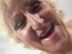 Die reife blonde Fotze wird geil durchgerammelt