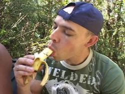 Unverdorbener Lustknabe wird von dickem Schniedel ordentlich gefickt