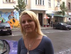 Der geile Typ bekommt seinen Schwanz abgeschleckt