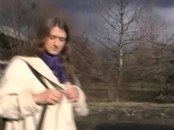 Das geile Weib fickt draußen mit jedem Wichser der ihr über den Weg läuft