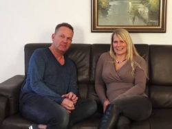 Die naturblonde Ficknutte hat einen geilen Orgasmus