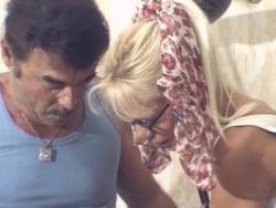 Blonde Mama lässt sich den Anus genüsslich ficken